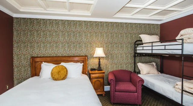Четырёхместный семейный номер Standard The Pollard Hotel