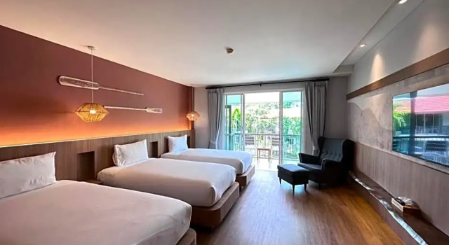 Трёхместный номер Premier Baan Karon Resort