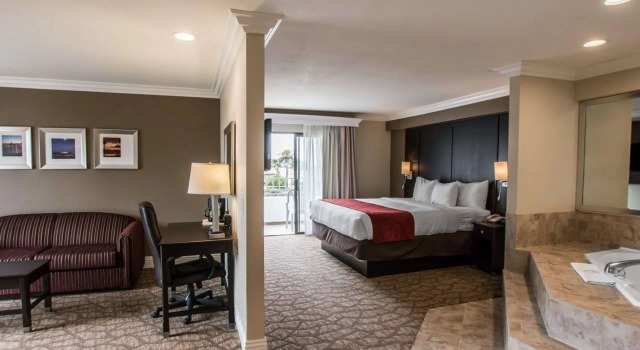 Двухместный люкс Comfort Suites San Clemente Beach
