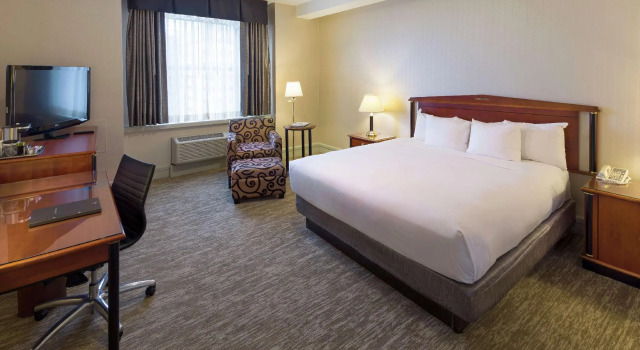Двухместный номер Hilton Cincinnati Netherland Plaza
