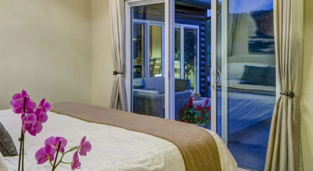 Коттедж с видом на поле для гольфа Pebble Bay Club Suites