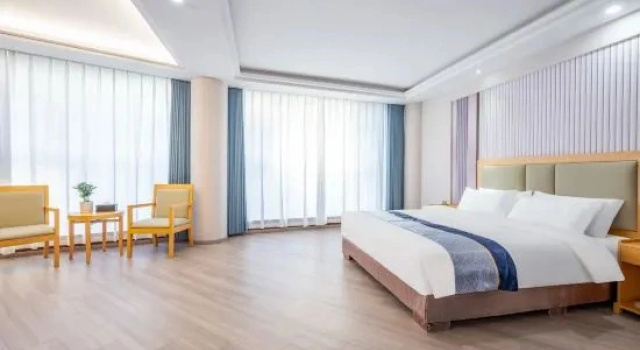 Люкс UP Huayi International Hotel