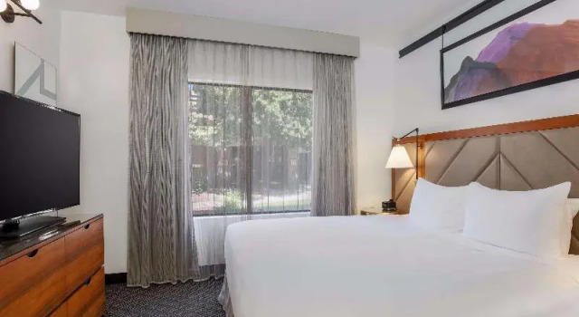 Номер Standard с балконом DoubleTree Suites by Hilton Hotel Sacramento - Rancho Cordova