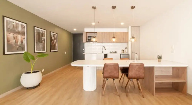 w Stylish Duplex in Laureles, Забронировать Апартаменты/квартира Laureles Медельин, рядом с Парк Белен