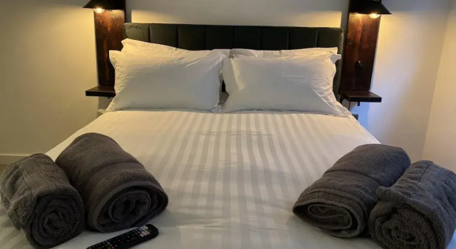 Luxury 2 Bed 2 Bath Apartment in Bath City