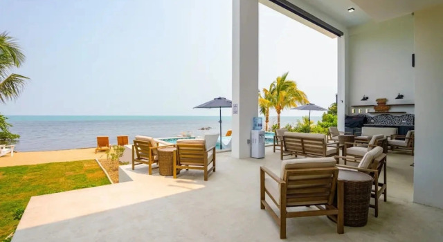 Коттедж Sand Castle Vista - Spacious 4-Bed Villa in Placencia Village w Pool