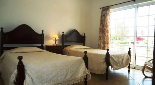 Villa - 4 Bedrooms with Pool - 101456, Rezerwuj Willa Hotele w Algarve z parkingiem, Parking
