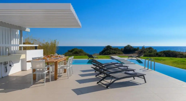 Вилла с 3 комнатами Albatross Beach Front Villas