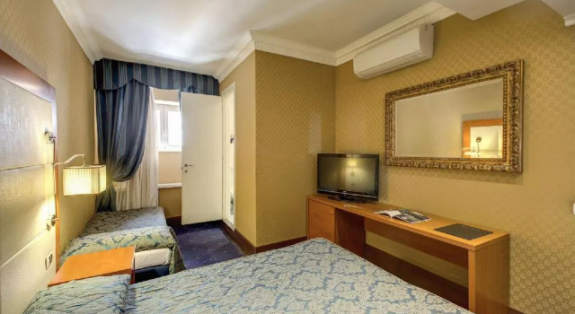 Четырёхместный номер Standard 939 Hotel