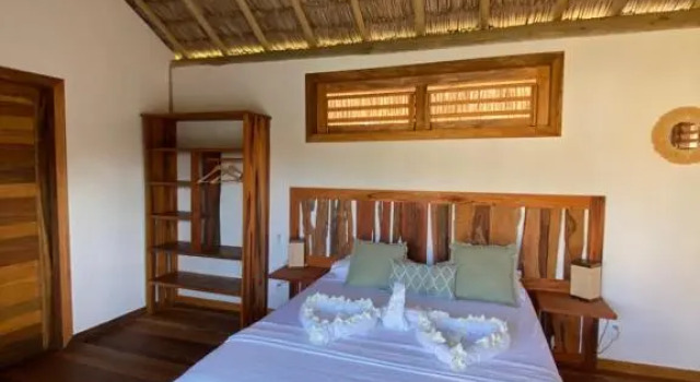 Коттедж Tiki Pools Bungalows