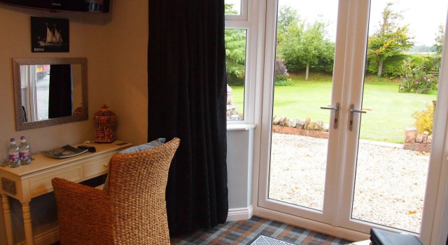 Razani Bed & Breakfast, Book Hotel  