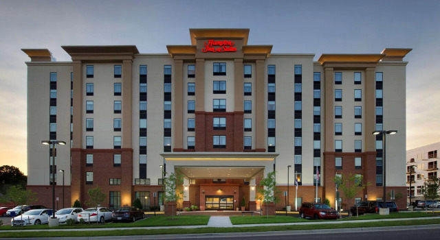 Номер Premium Hampton Inn & Suites Falls Church