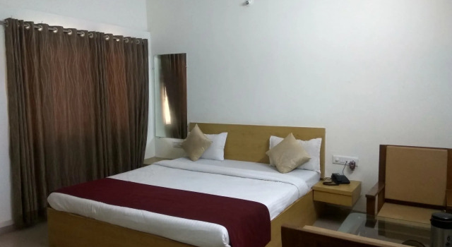 Rajasthani Rajwadi Hotel & Restaurant, Buchen Sie Hotel Trimbak Maharashtra
