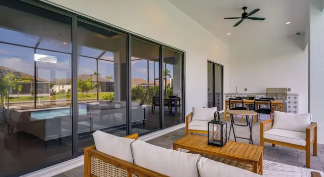 Pool & Outdoor Kitchen: Waterfront Cape Coral Home