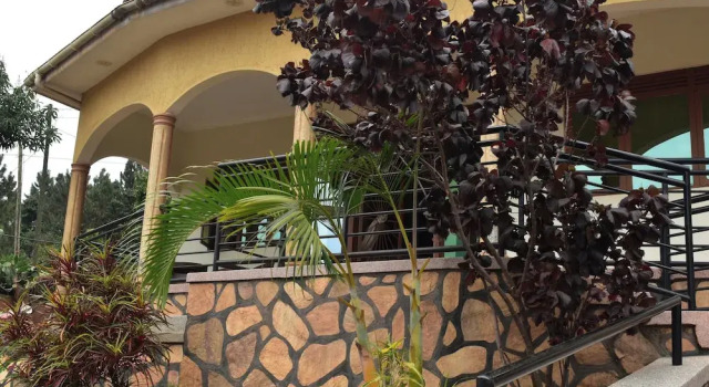 Kampala 5-beds, Sleeps 8 With Garden & Parking, Prenota Casa vacanze Hotel a Kampala con parcheggio, Parcheggio