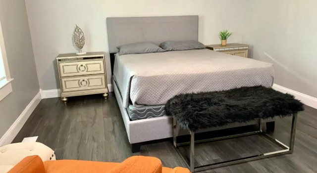 Texas Hold-em Duplex- 3BR Free Parking, Забронировать Дом для отпуска Коттеджи Ниагара Фолс, рядом с Круиз Maid of the Mist, Коттедж