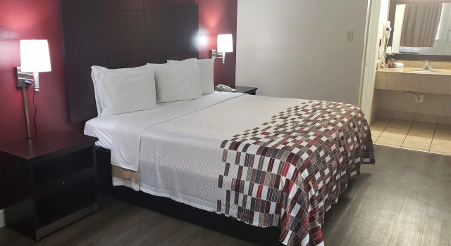 Двухместный номер Deluxe Red Roof Inn Kenner – New Orleans Airport NE