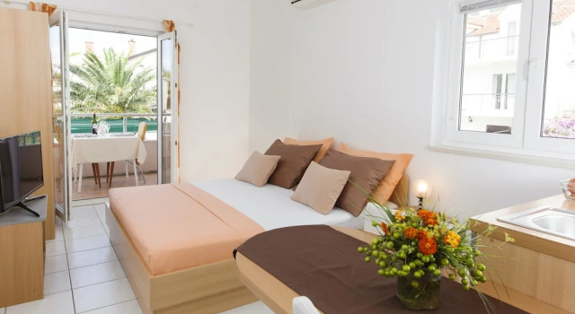 Room in Apartment - Cozy Studio Apartment for 2, Rezerwuj Apartament Hotele w Split-Dalmatia County z parkingiem, Parking