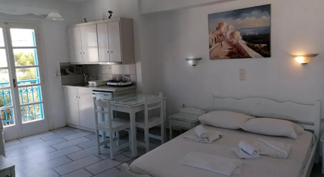 Flora Apartments & Studios