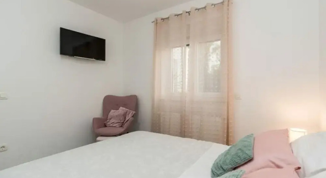 Вилла Nicoll With Pool, 50 m From the Beach