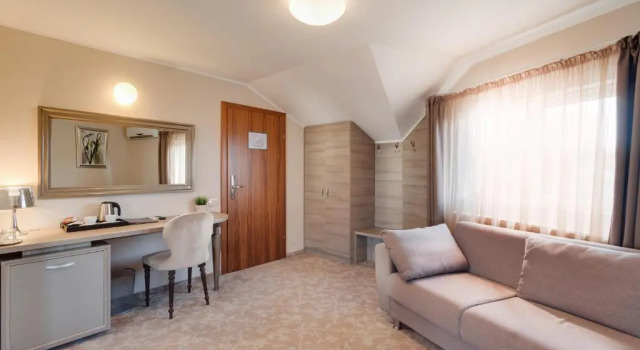 Полулюкс Hotel Meridian