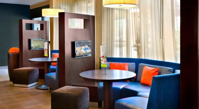 Courtyard Pittsburgh Airport, Prenota Hotel Coraopolis Pennsylvania