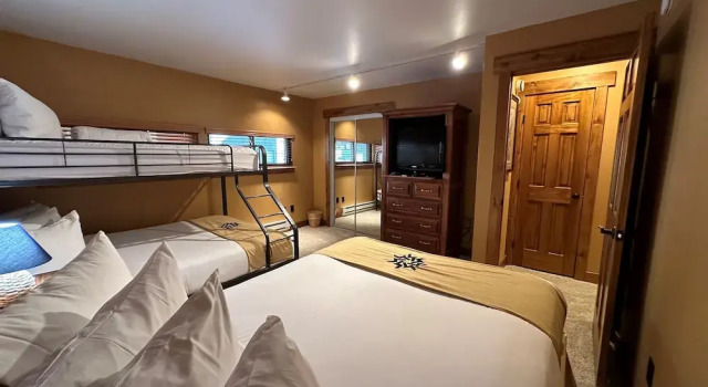 Lakeside, Spacious, Modern 2br - Sleeps Up To 8 2 Bedroom Condo, Забронировать Апартаменты/квартира Отели Кистон с бассейном, Бассейн