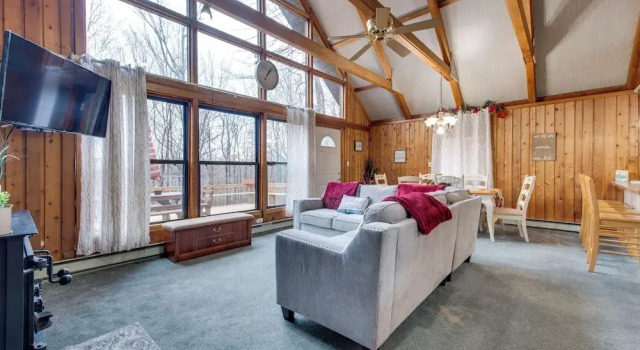 Коттедж Fire Pit + Community Perks: Gouldsboro Cabin!