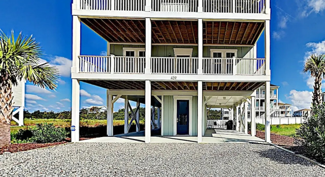 Chic Coastal W/ Pool, Ocean Views, Near Beach 4 Bedroom Home