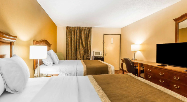 Четырёхместный номер Standard Rodeway Inn Knoxville East