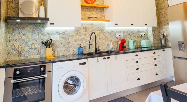 Апартаменты Character 2BR Upper Retreat With BBQ Terrace Parking