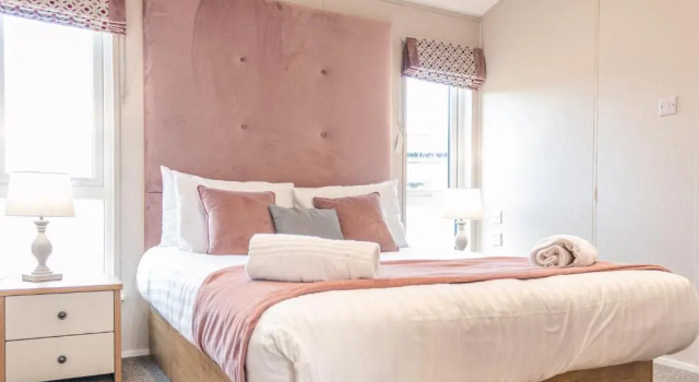 Lavender Lodge with Hot Tub, Book Hotel Barmby Moor Merseyside