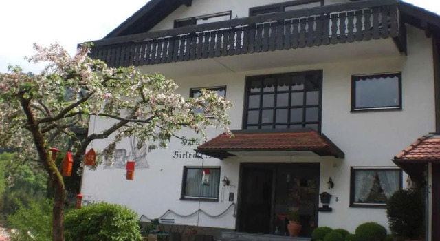 Amstadts Birkenfels, Забронировать Отель Бад-Херренальб Landkreis Karlsruhe, рядом с Siebentäler Thermal Baths