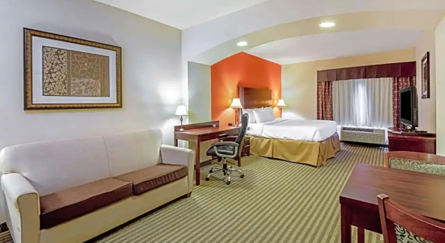 Номер Executive La Quinta Inn & Suites by Wyndham Woodward