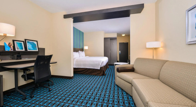Двухместный люкс Fairfield Inn & Suites by Marriott Raleigh Cary