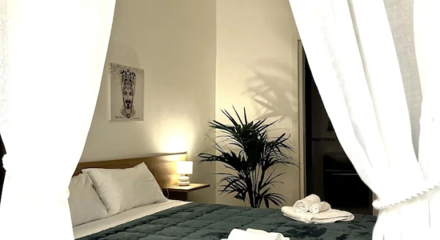 Standard- dobbelt værelse med altan med udsigt over gårdspladsen Sicilian Rooms Palermo