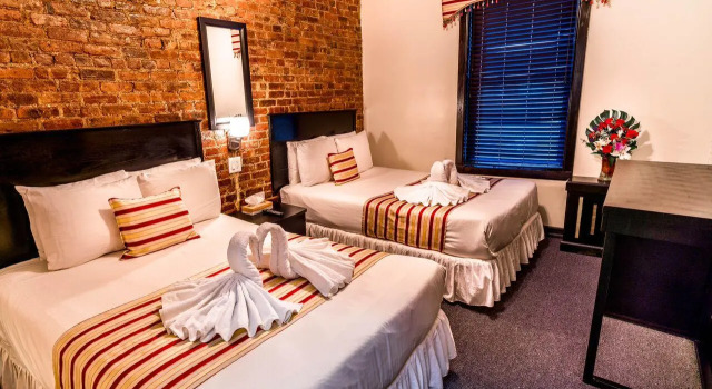 Четырёхместный номер Standard Royal Park Hotel & Hostel
