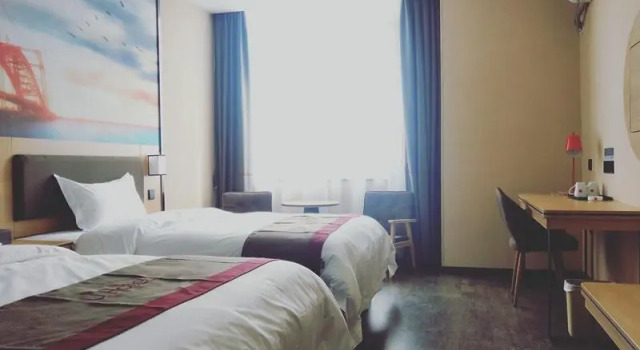Thank Inn Plus Hotel Guangdong Yunfu Luoding City Municipal, Boek Hotel Hotels in Guangdong met parkeren, Parkeren