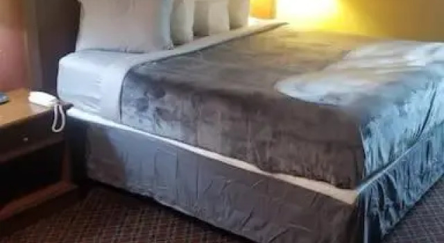 OSU 2 Queens Hotel Room 213 Booking, Prenota Hotel Stillwater Oklahoma