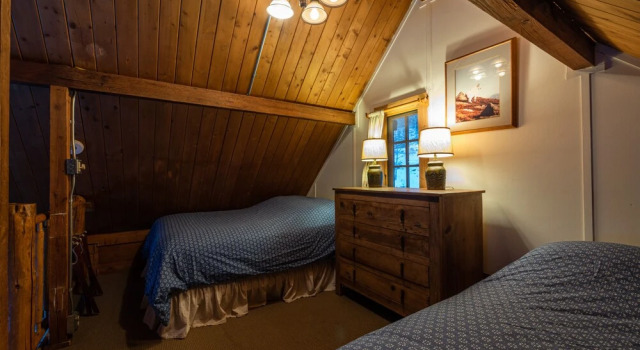 Номер Standard с красивым видом из окна Pioneer Guest Cabins