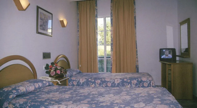 Hotel Florida Mar, Забронировать Отель Отели Санхенхо с парковкой, рядом с Пляж Silgar, Парковка