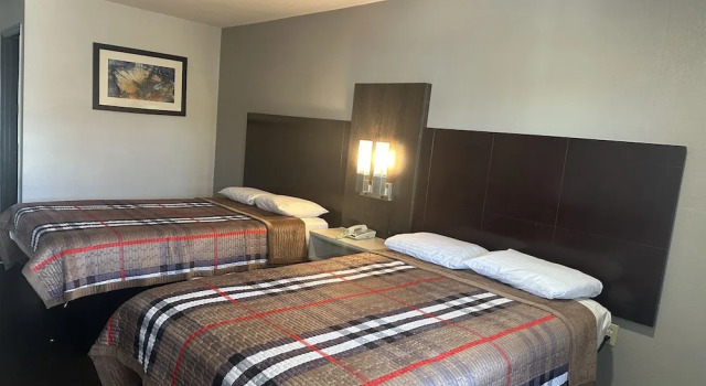 Четырёхместный номер Standard DELUXE INN augusta