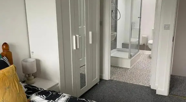 2 Bed-sleeps 7-free Parking-balcony
