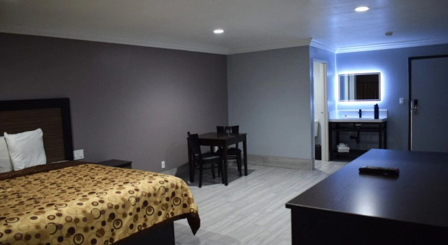 Willow Tree Inn & Suites, Забронировать Отель Сан-Валли San Fernando Valley