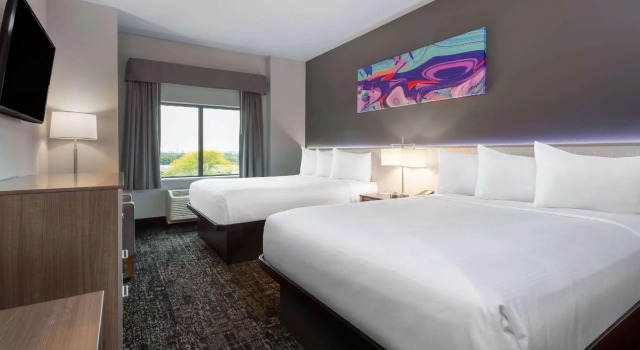 Четырёхместный номер Standard Baymont Inn & Suites by Wyndham Madison