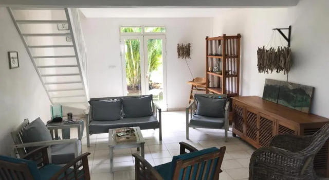 Коттедж с 3 комнатами Charmante villa avec accès direct à la mer