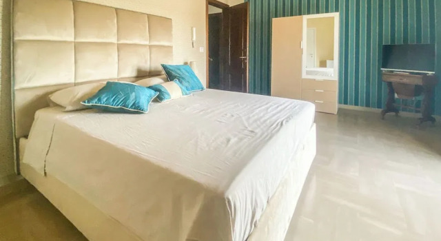 Blue Room - Camera con Bagno Privato, Book Hotel Bitonto Bari Province
