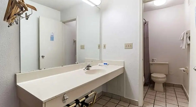 Номер Deluxe Motel 6-Southgate, MI - Detroit