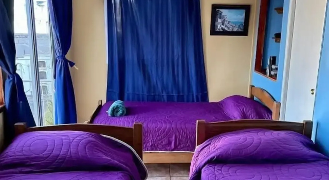 Трёхместный номер Standard с балконом Hostal Recuerdos de Familia