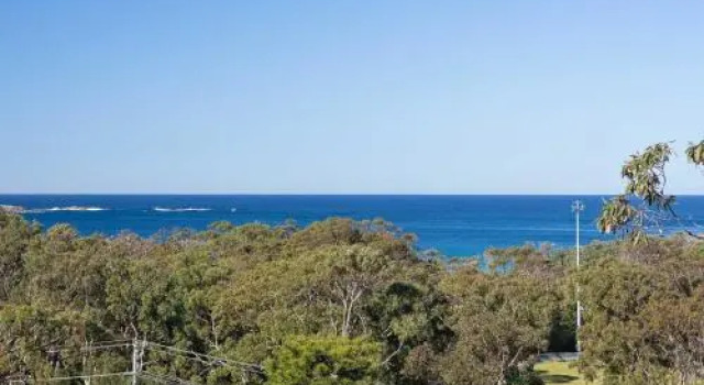 Whale Tales' 78 Lentara Street - Fantastic Water Views Over Fingal Beach